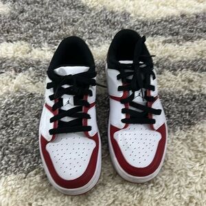 Nike Nu retro 1 Low- grade school